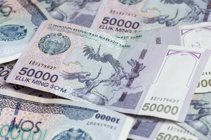 В Узбекистане бюджетники получили 8 трлн сум